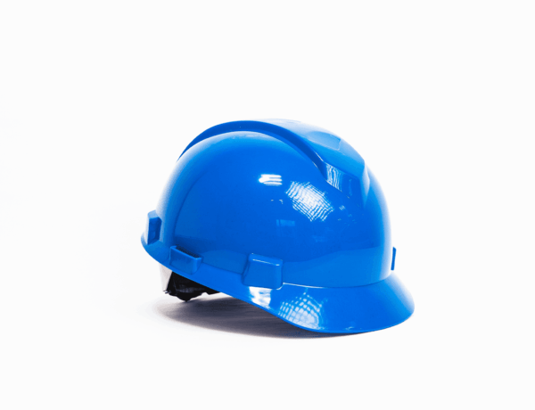 Casco con visera corta